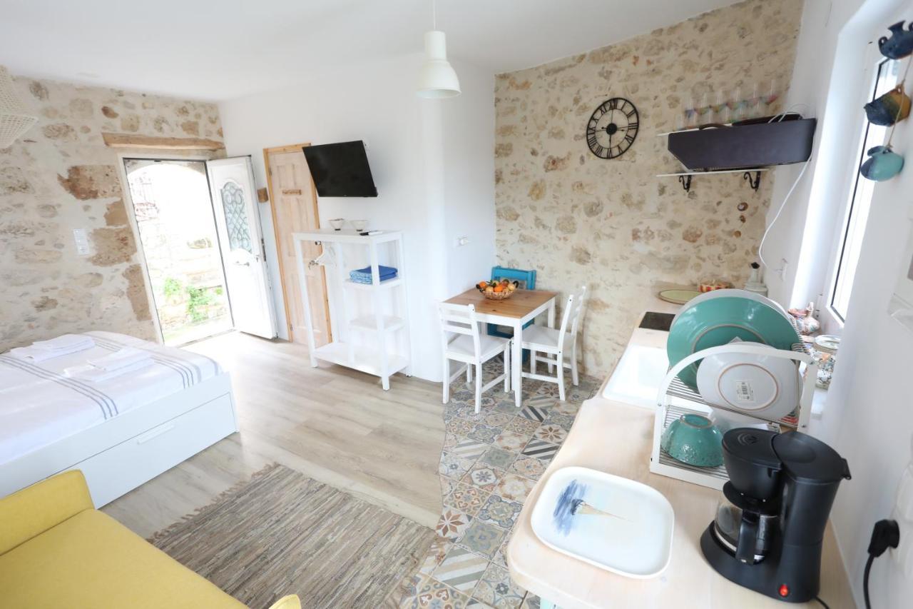 Ravi Boutique Home - 1 Minute Walk From Beach Kalyves Eksteriør billede