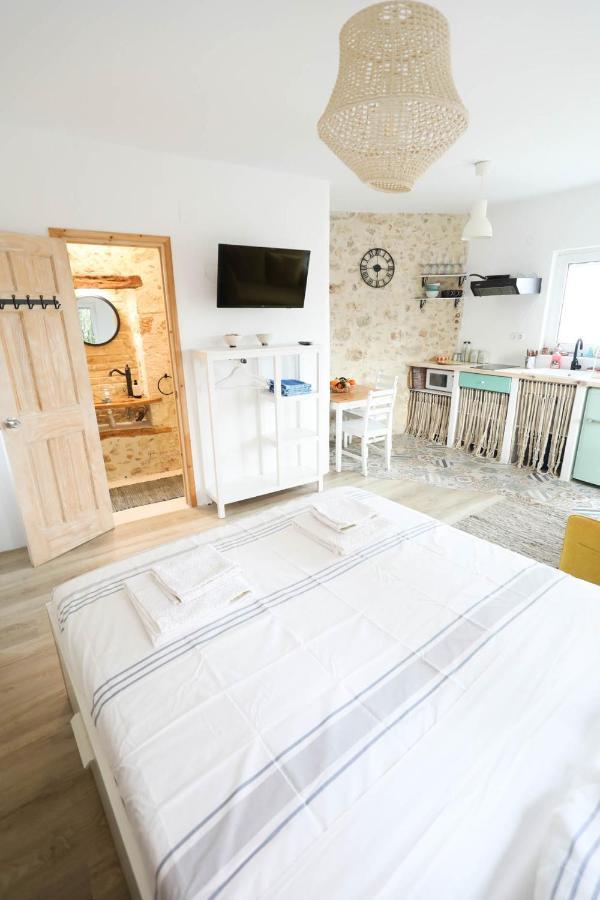 Ravi Boutique Home - 1 Minute Walk From Beach Kalyves Eksteriør billede